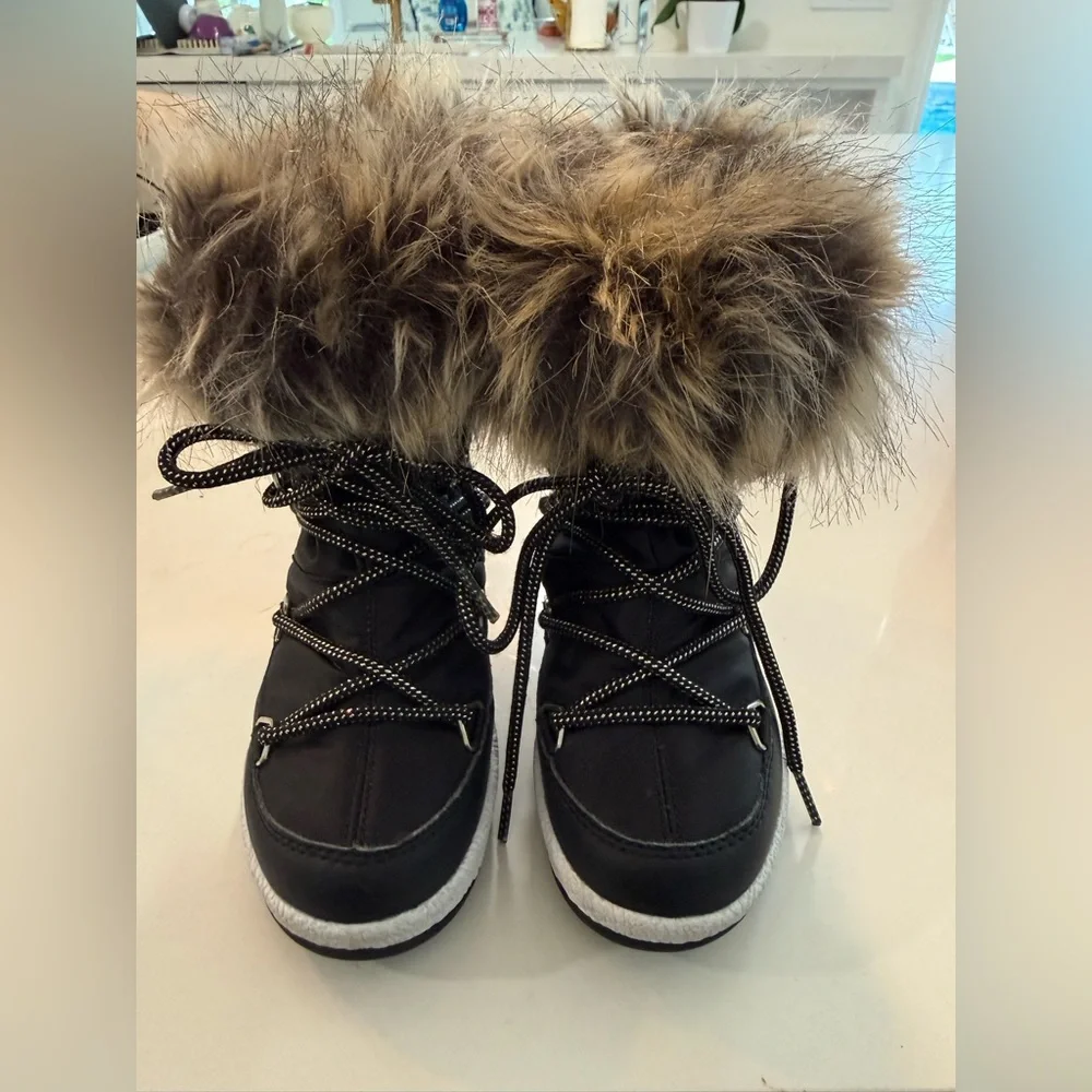 Moon Boot Kids Black and Gray Fur Trim Boots